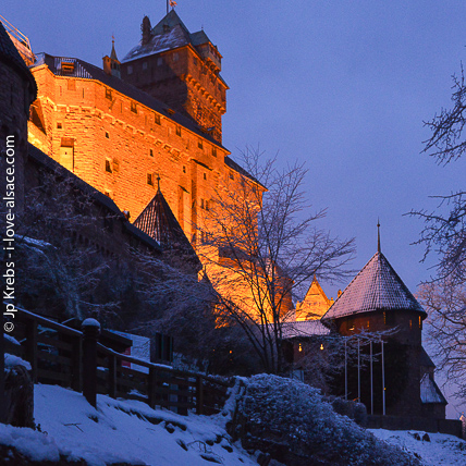 L'imposant chteau du Haut Koenigsbourg se visite en toute saison. Par temps de neige, c'est magique!