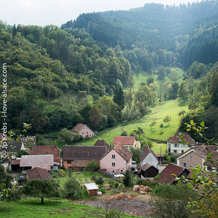 Village cach dans le Val d'Argent. Une valle fort intressante et qui pourtant reste mconnue. Il y a donc plein de dcouvertes  faire.